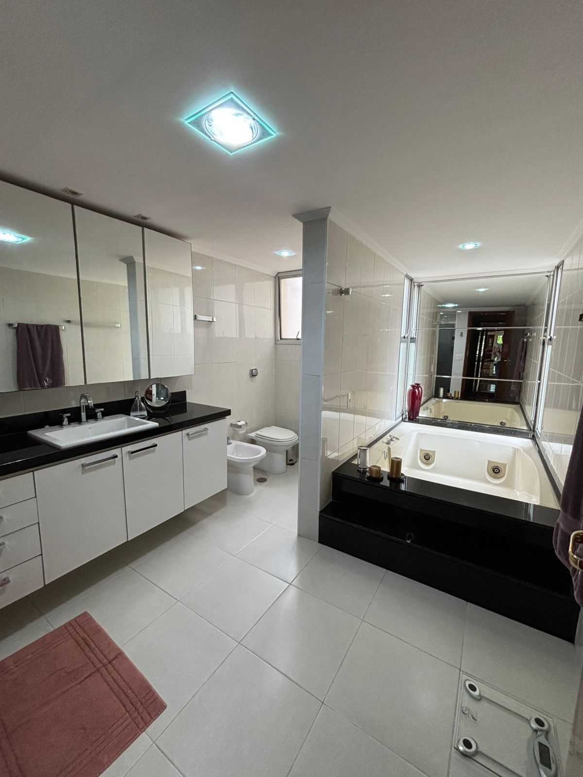 Amplo Apartamento à Venda em Moema – 230m², 4 Dormitórios e Muito Potencial!